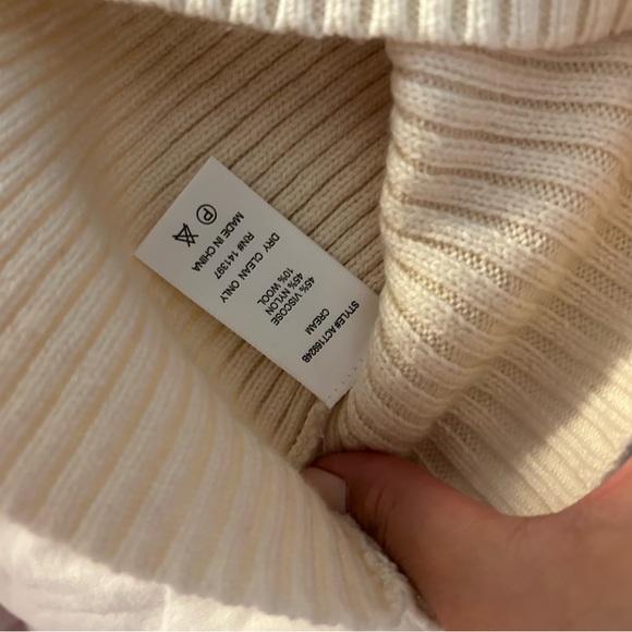 ASTR The Label Cream Knit Tanktop - Picture 2 of 4